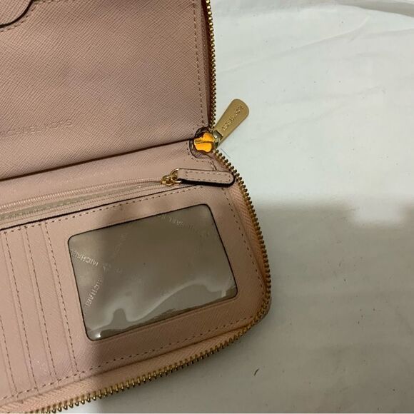 Michael Kors  Pink Studded heart  Design Zip Around Leather Wallet - Picture 4 of 11